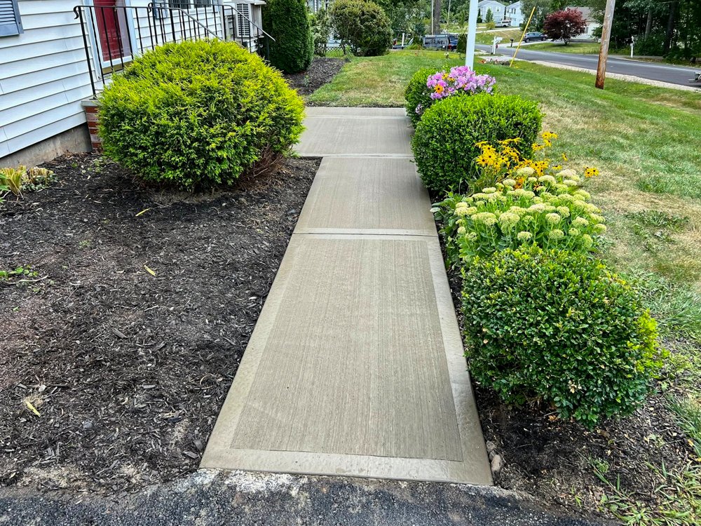 photo of a nice, new sidewalk done by Hines concrete contractors